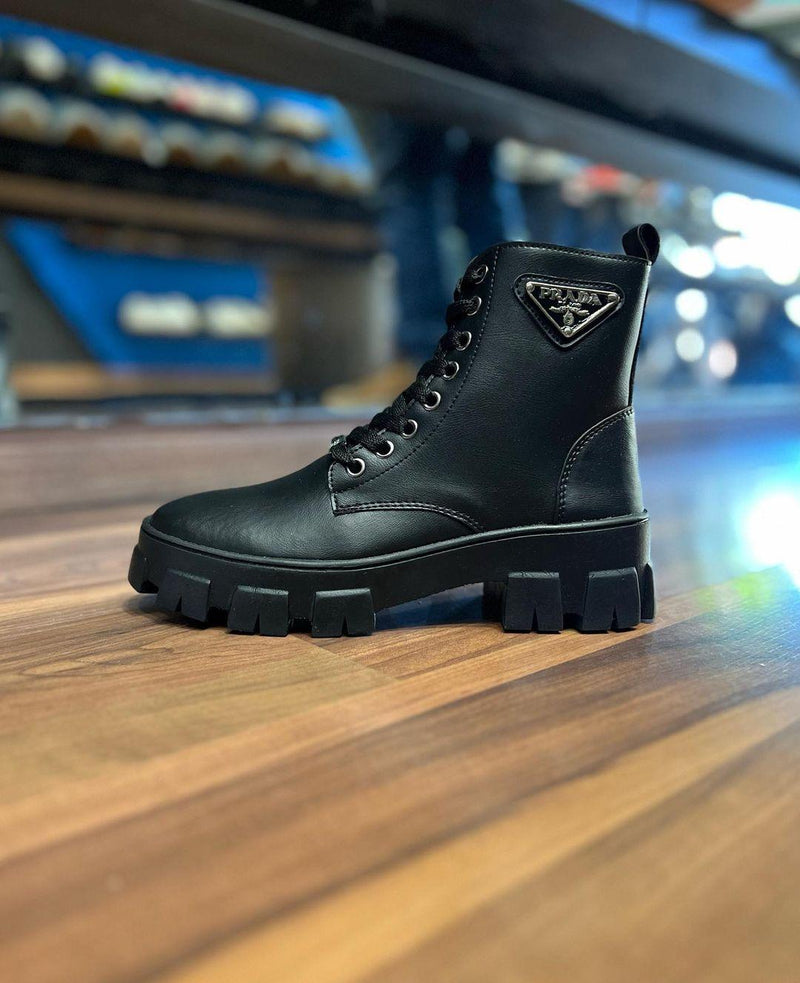 Bota Tratorada Prada Couro Preto Feminino Premium - Loja Menina Maluca