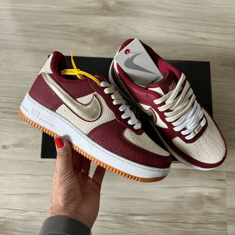 Tênis Nike Air Force 1 Bordo Ouro Premium - Loja Menina Maluca