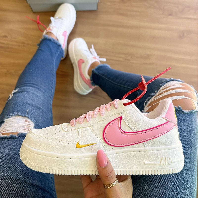 Tênis Nike Air Force 1 Branco e Rosa - Loja Menina Maluca
