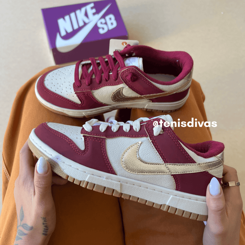 Tênis Nike Dunk SB Bordo Ouro Light Premium - Loja Menina Maluca