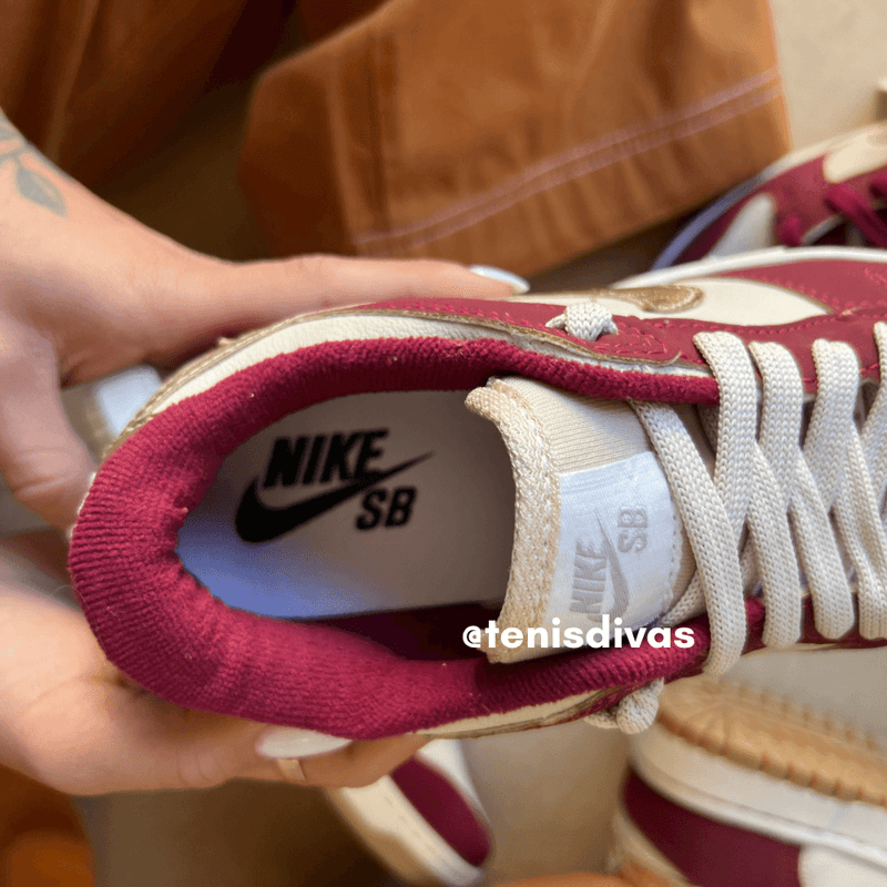 Tênis Nike Dunk SB Bordo Ouro Light Premium - Loja Menina Maluca