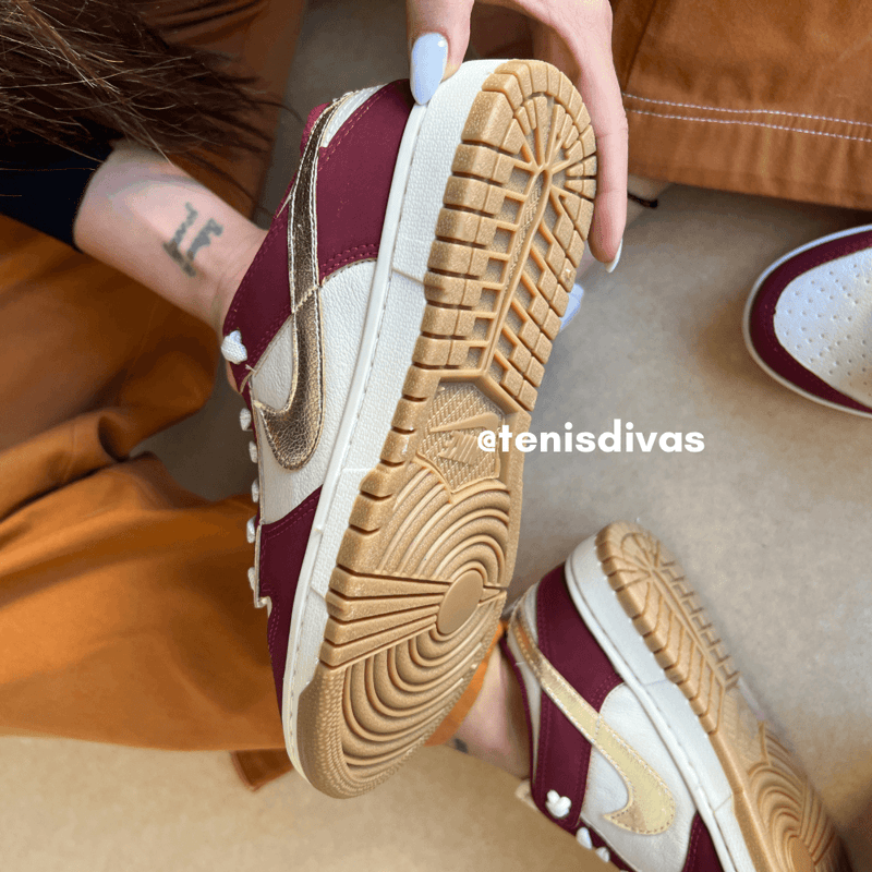 Tênis Nike Dunk SB Bordo Ouro Light Premium - Loja Menina Maluca